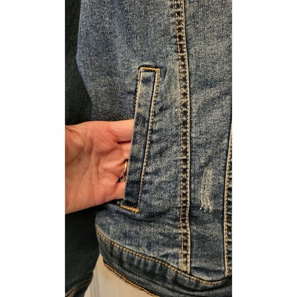 Torrid Denim Short Jean Jacket Womens Size 2 Blue Button Up (Size Plus 18-20) - Picture 7 of 13